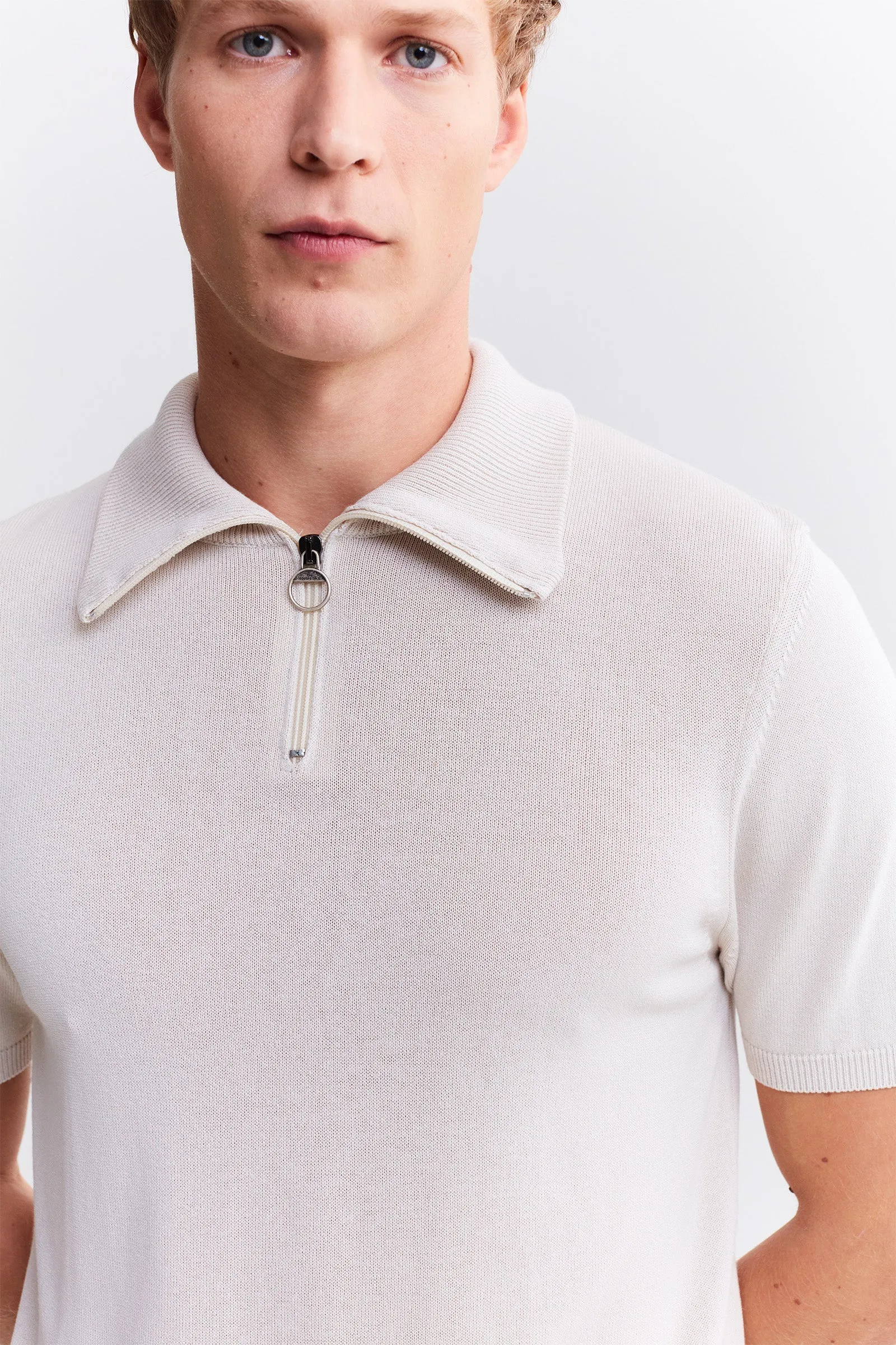 Zipper collar polo