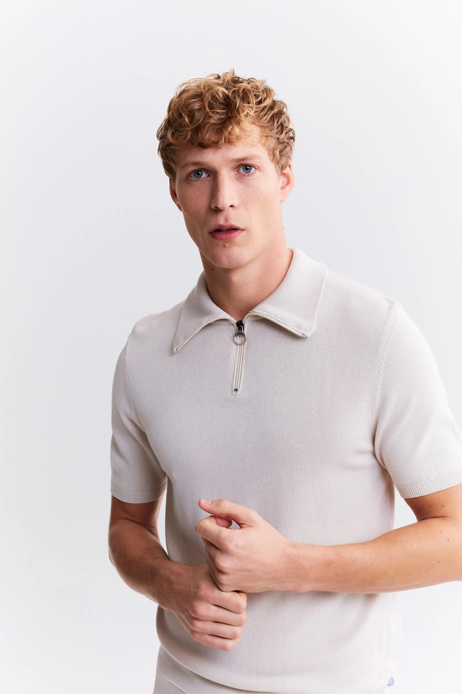 Zipper collar polo